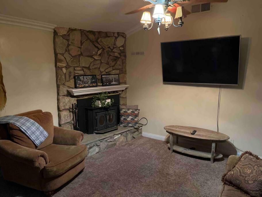 Peaceful & Cozy 3 Bedroom Ranch-Home W/Fireplace Hemet Buitenkant foto